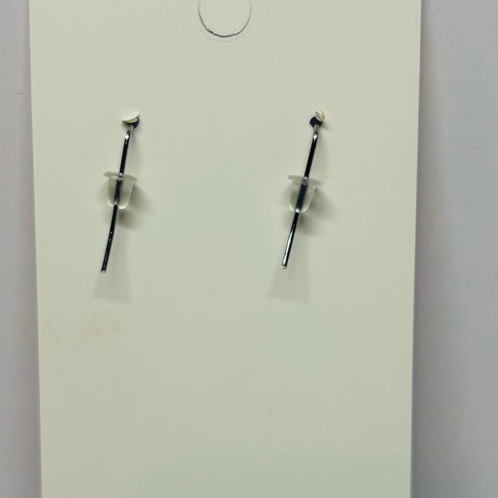 NWOT Elegant Silver and Purple Drop Earrings - Picture 2 of 2